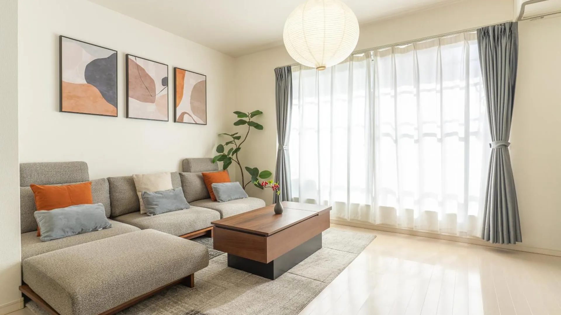 Holiday home 天下茶屋駅前の4LDK戸建て: 関空・難波・心斎橋近接 Villa Osaka