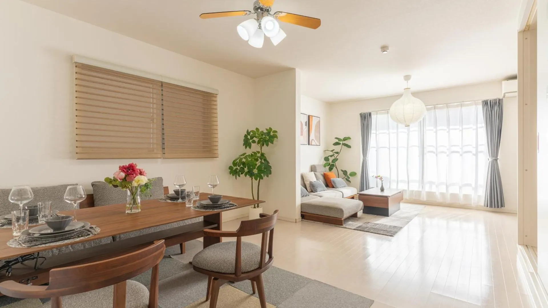 Holiday home 天下茶屋駅前の4LDK戸建て: 関空・難波・心斎橋近接 Villa Osaka Japan